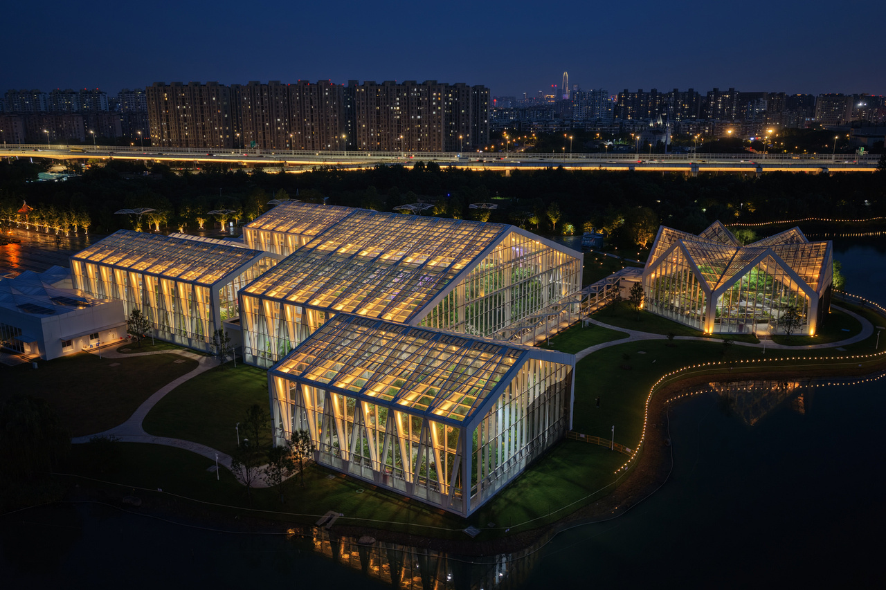 宁波藏着一座夏夜梦幻植物秘境宁波植物园开启夜游模式，延长闭园时间，展览温室首度夜