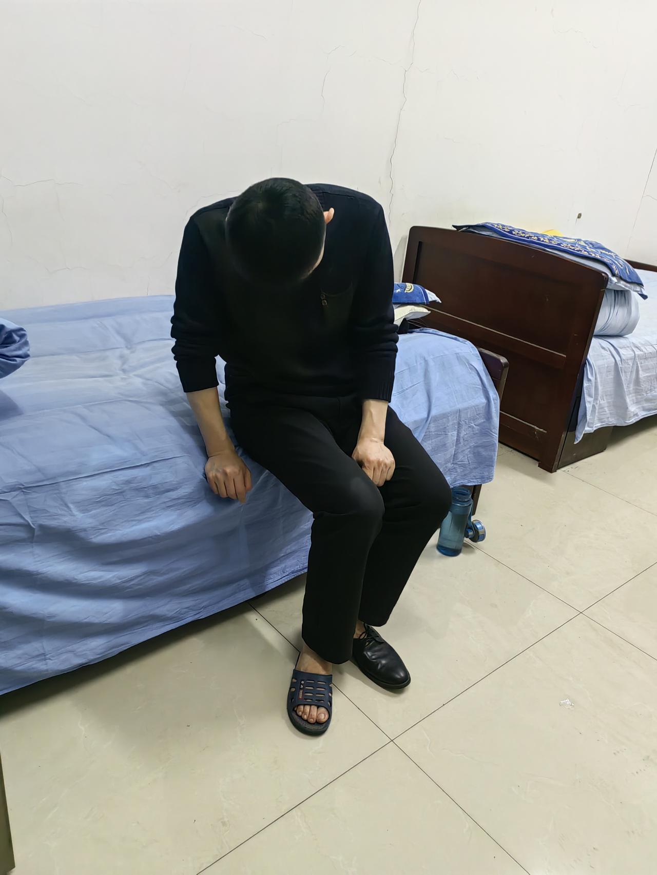 我朋友说了他在煤矿上班的真实状态： 在煤矿上班的状态，主打一个身不由己！
上班蔫