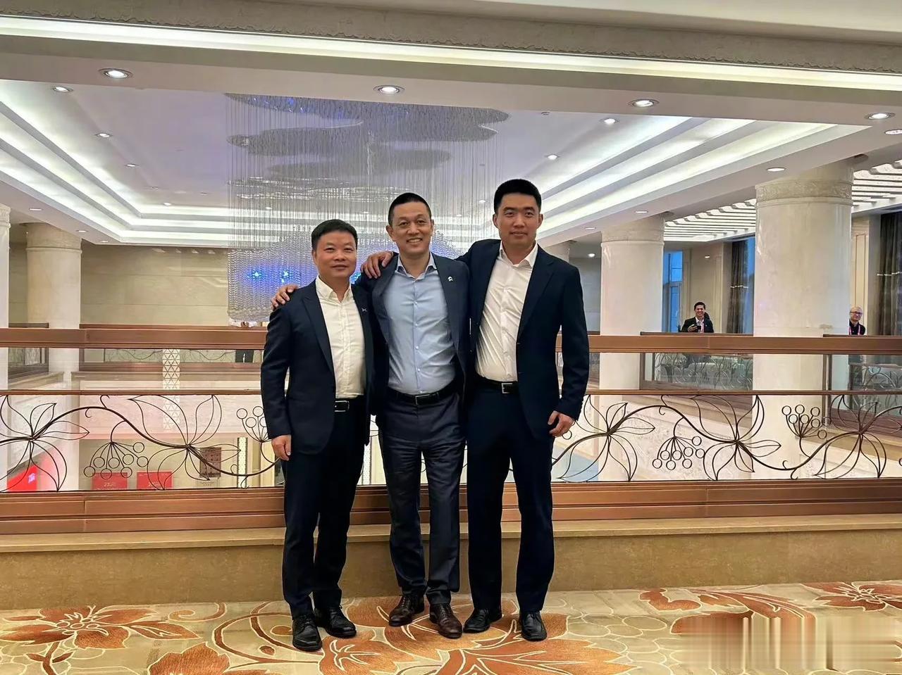不管结果如何，历史终将会记住这三个人。没有他们的“搅拌”，中国新能源车不定啥样呢
