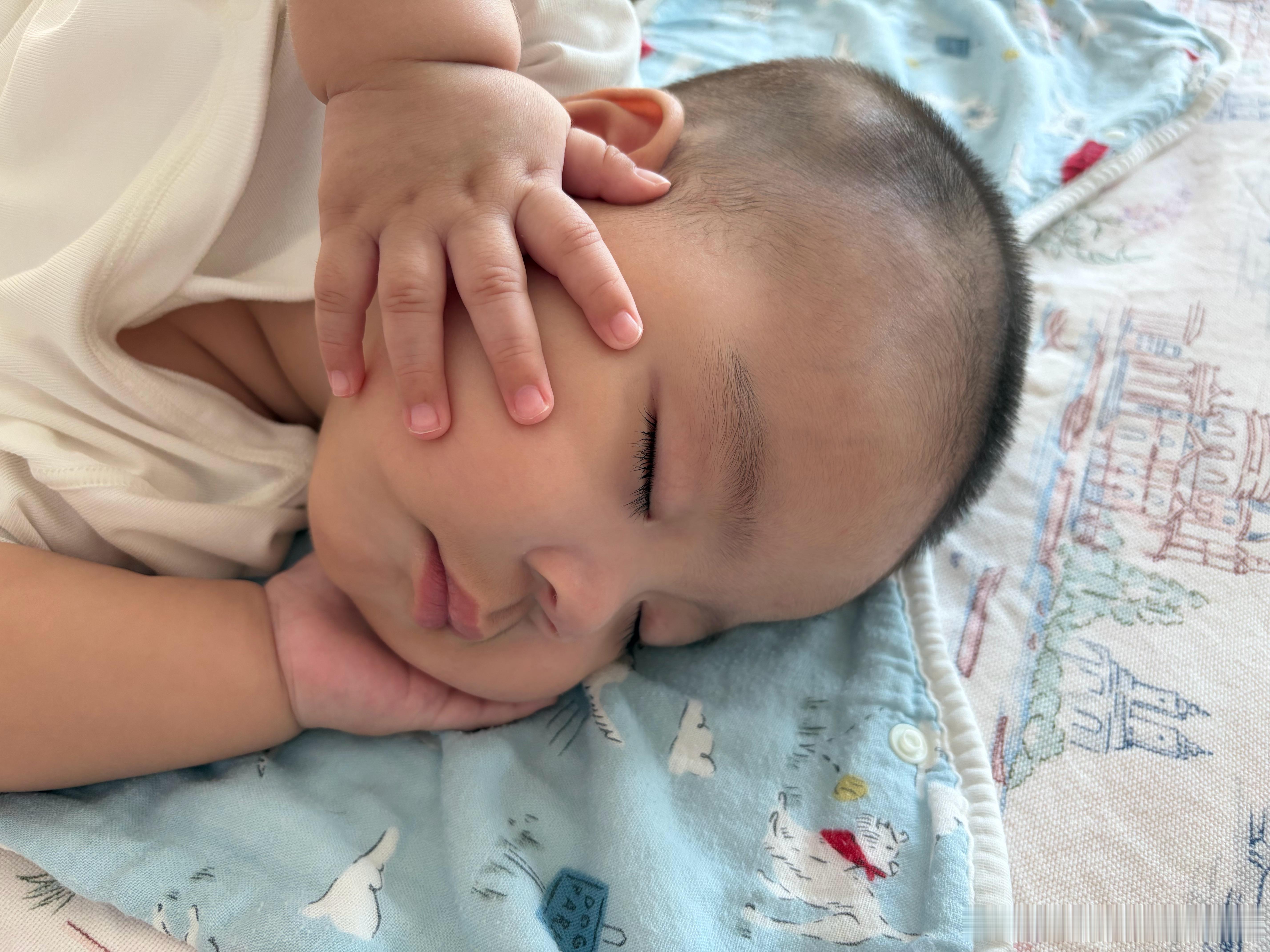 麻麻去加班直播啦～今晚回来希望你已经好好睡觉了哦！ ​​​
