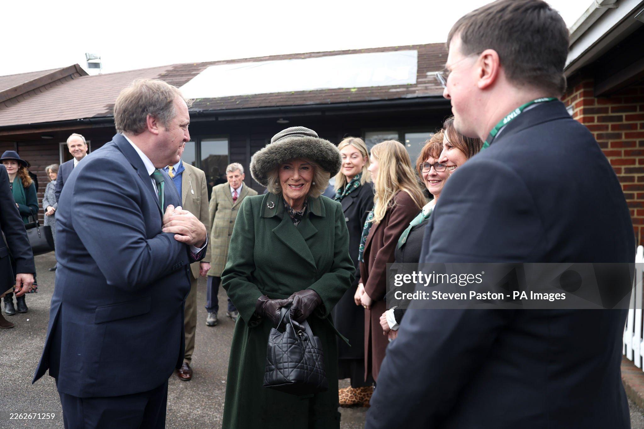 卡米拉王后  2026年2月23日，卡米拉王后在东苏塞克斯郡看赛马🏇🏻 