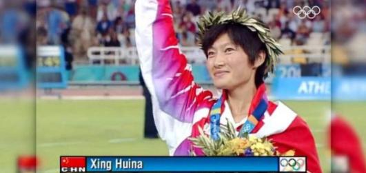 中国选手绝对少跑一圈！2004年雅典奥运会上，出现了一个惊天大乌龙，黑人选手以为