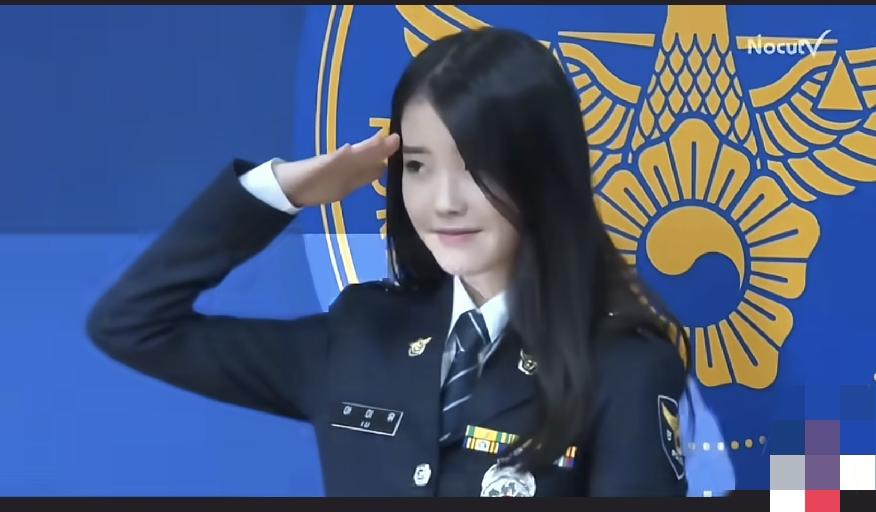 韩国女警察，长的真漂亮。