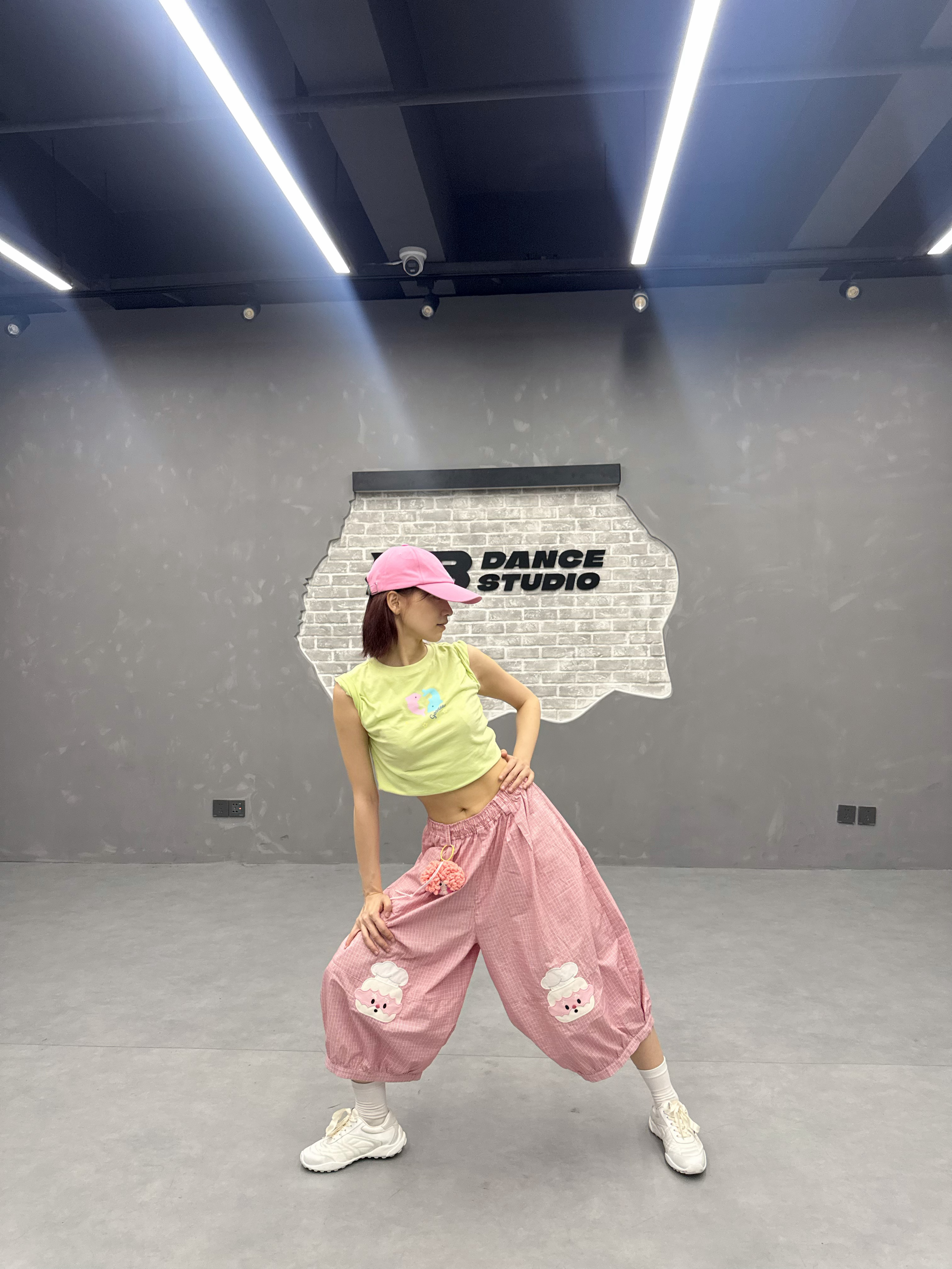 黄灿灿  camera ready 
