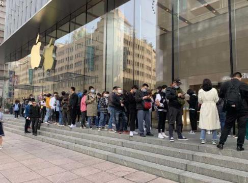 外媒突然发现，中国游客不爱出国、不爱买进口了，这是为什么？

刚开年，外媒就终于