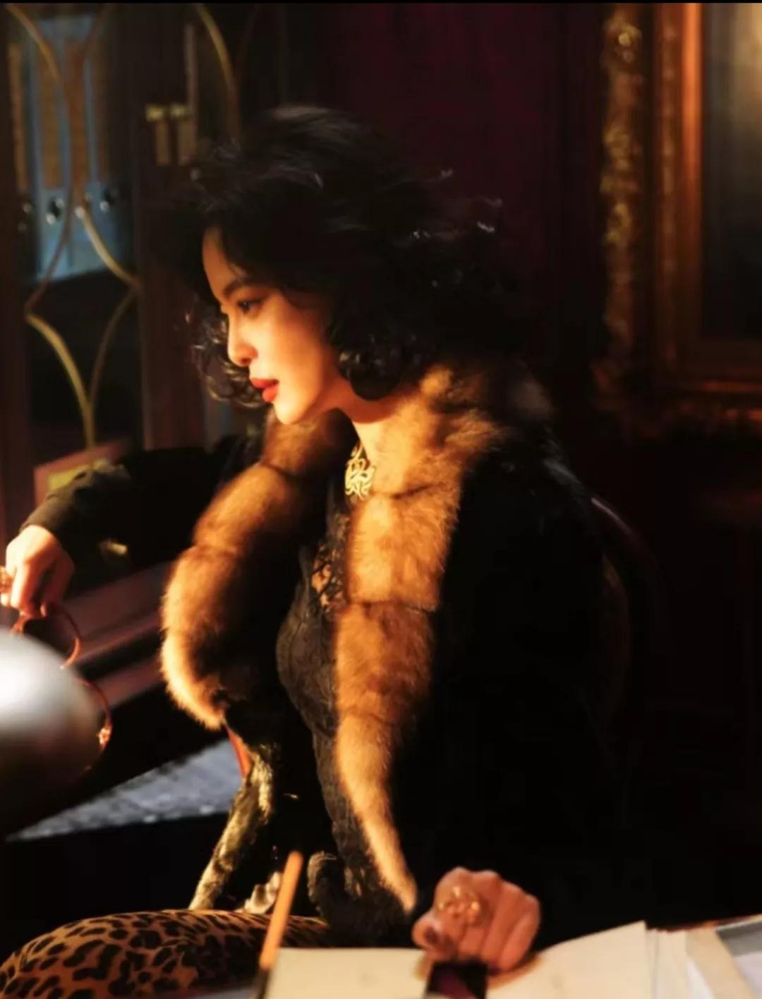 电视剧《繁花》创造了两项电视剧之最
没有一个接吻镜头
还有就是辛芷蕾在剧中用到
