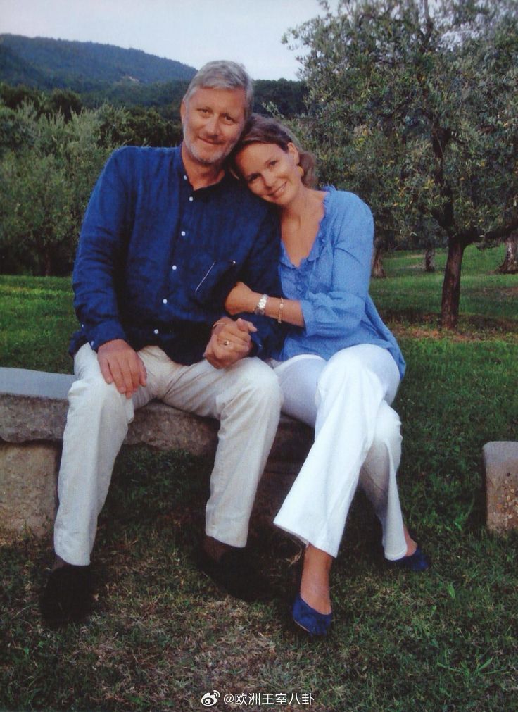 老照片 年轻时的比利时国王菲利普和王后玛蒂尔德，有阵子菲利普整起了沧桑胡子，硬给