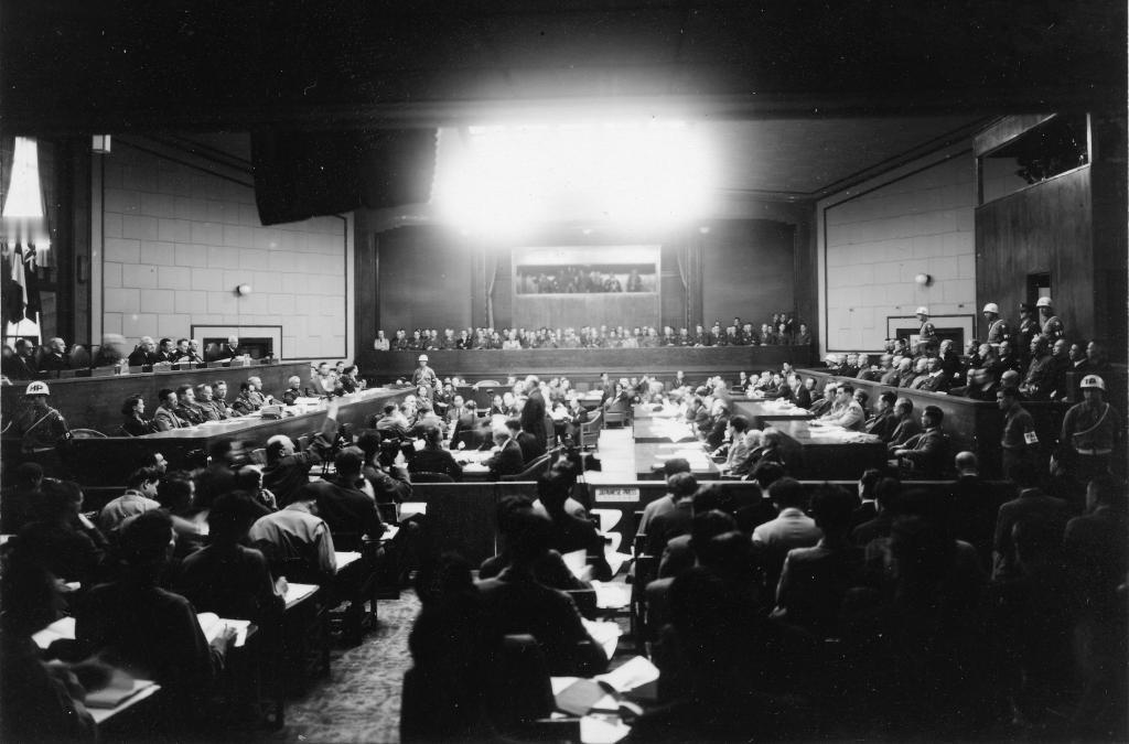 别再惯着！把东京审判的真相甩到TikTok上
 
日本政客又扎堆往靖国神厕跑，这