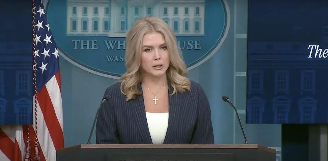 就在刚刚
 
白宫突然宣布了：不想摧毁马杜罗政权。
 
记者会上提到，美方驱逐舰