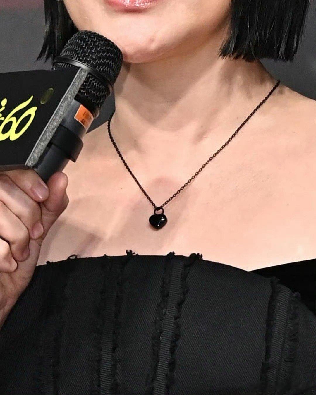 视频不太敢看，刚点开看见康永哥就已经流泪了，小s出来更是爆哭[泪]你在台上轻描淡