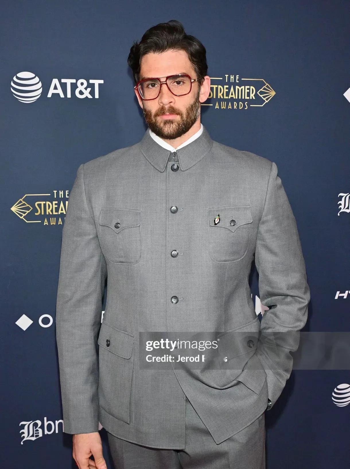 美国博主穿上海定制中山装闯好莱坞颁奖礼 一句话怼翻西方偏见
 
美国顶流博主布莱