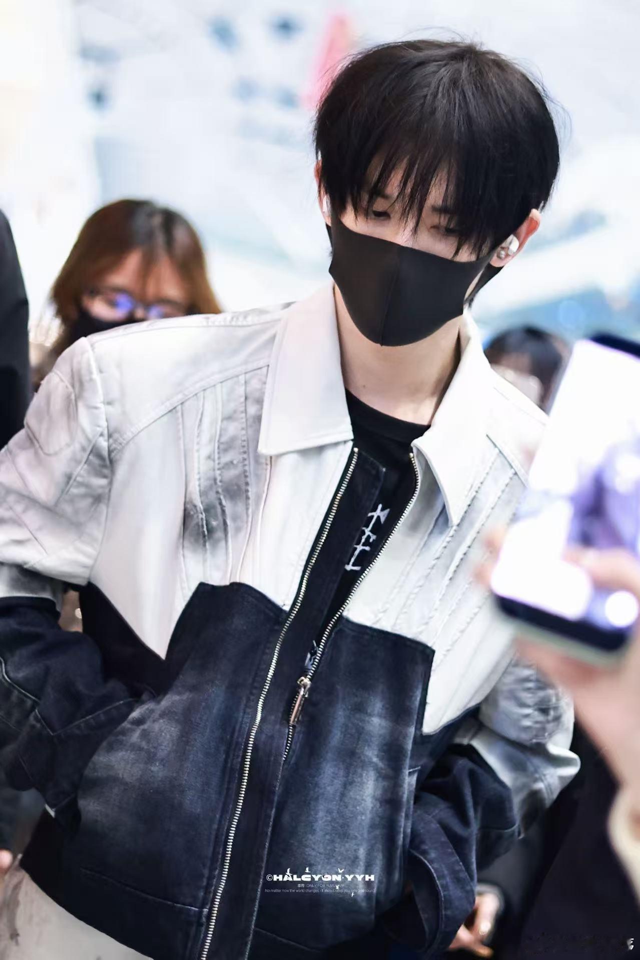 余宇涵肩宽 他真的是个帅气的阳光男孩，肩宽使他的气场倍增，心跳加速！ 