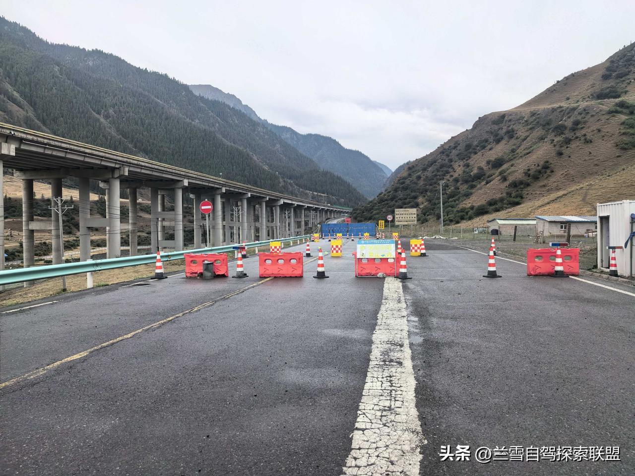 昨天去后峡露营，到了后峡入口，路又封了，封！封！封！能去的地方都封了！
    