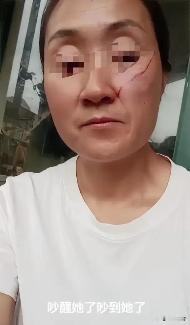 一言难尽！一位妈妈在网上哭诉。高考刚结束，中午她做了饭，把睡觉的女儿吵醒了。

