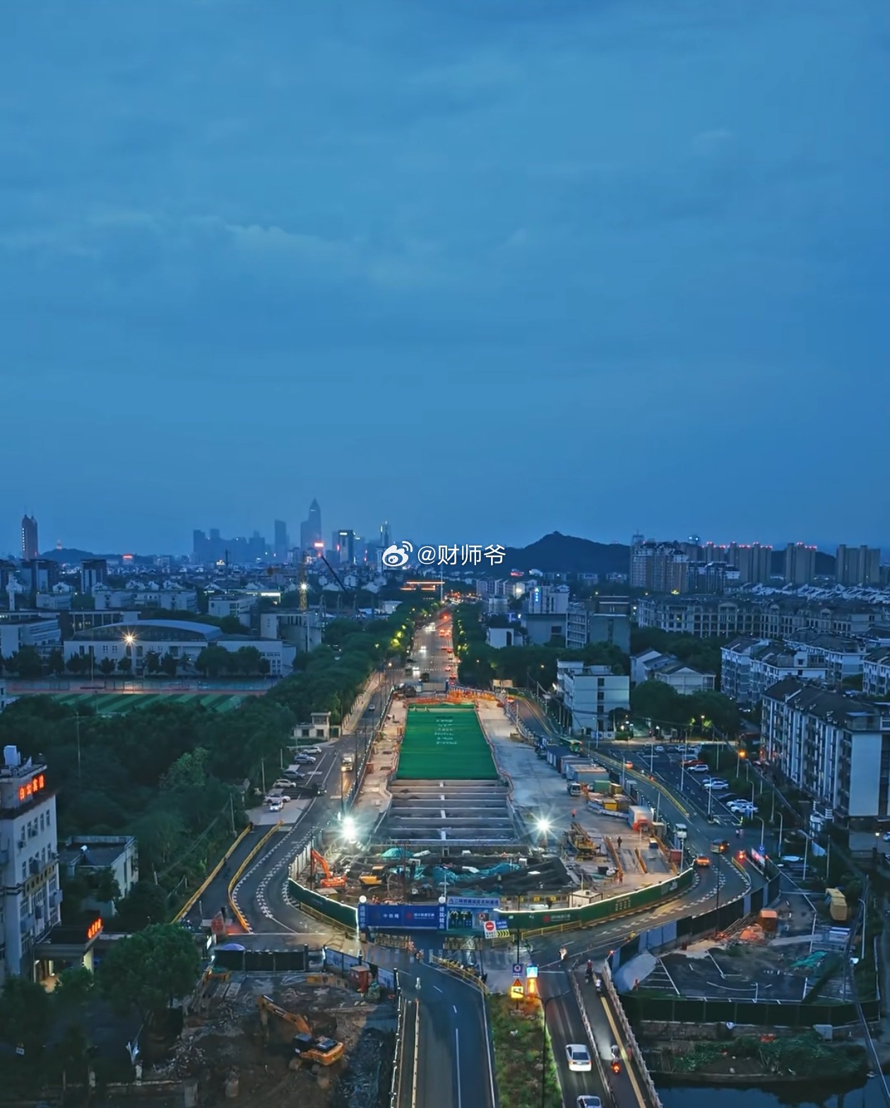 绍兴地铁4号线工地。井然有序，环境友好。[赞]（图片来源：越西航拍小能手） ​​