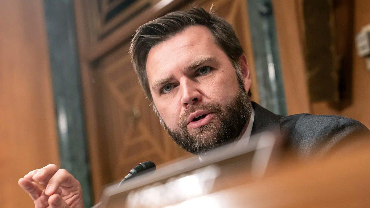🇺🇸斯蒂芬诺普洛斯切断 JD VANCE 节目后，观众要求 ABC 道歉
