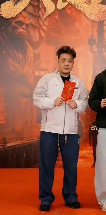 十日终焉编剧黑眼圈十日终焉编剧状态 十日终焉编剧好大的黑眼圈啊！有种接了这个项目