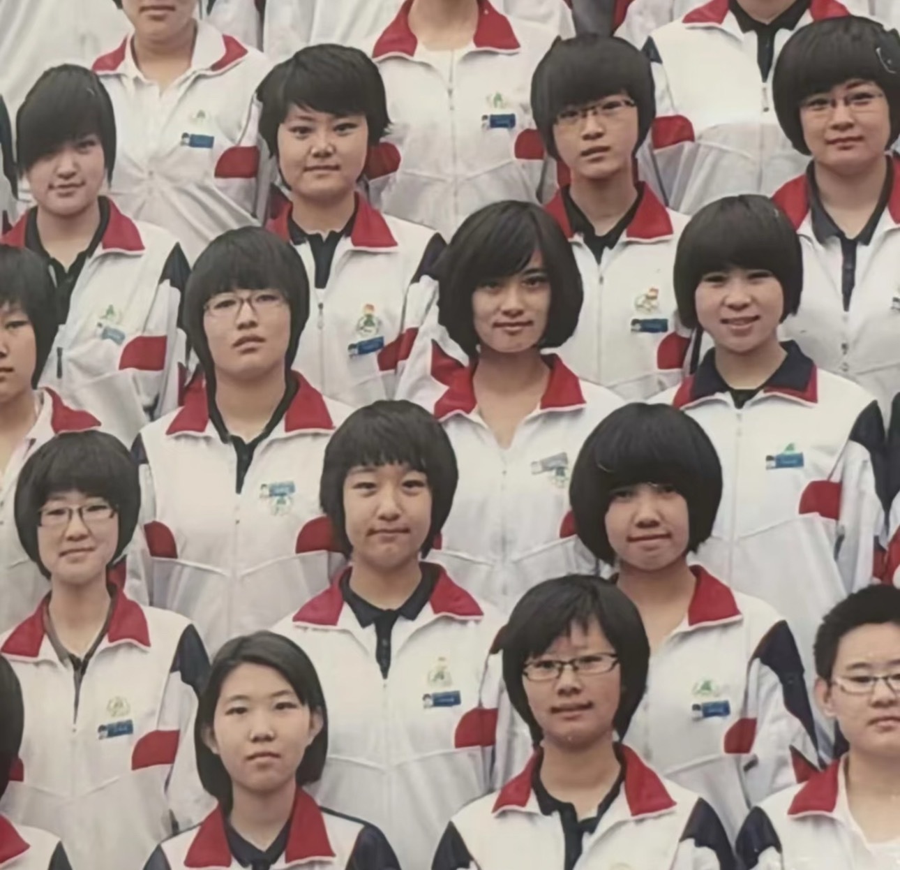 他们说这里面有个女明星，我硬生生看了半天 