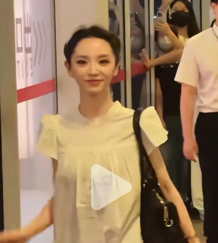 有没有刘海判若两人