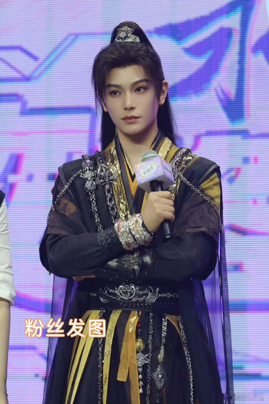 刘宇宁粉丝和丁禹兮粉丝丁禹兮包场了500场顶刘粉丝觉得他太抠门怎么配捆绑刘宇宁 