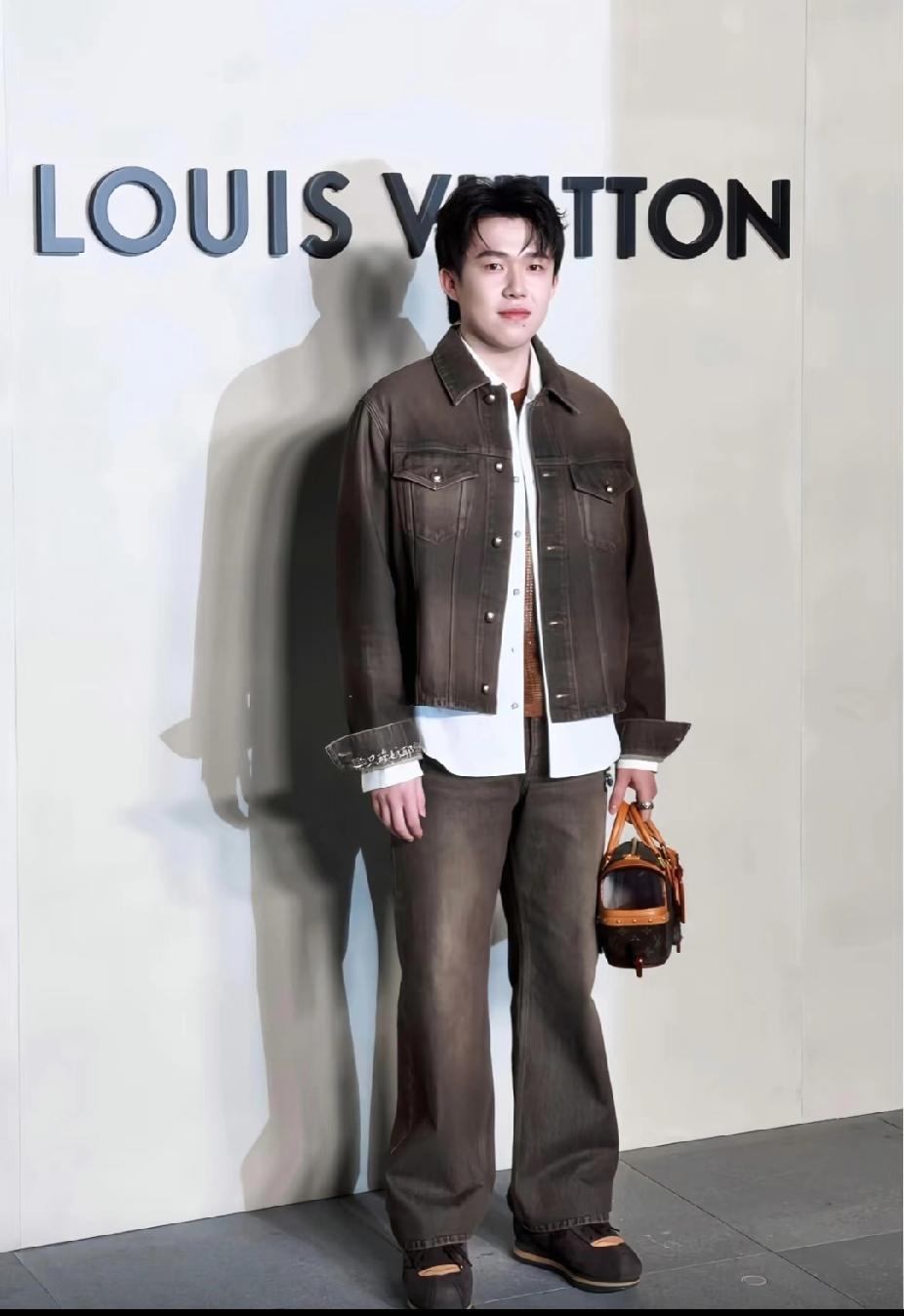 没比赛的日子！刷到王楚钦活动路透直接开心到起飞🥳
 
没赛事的日子里，一刷到王