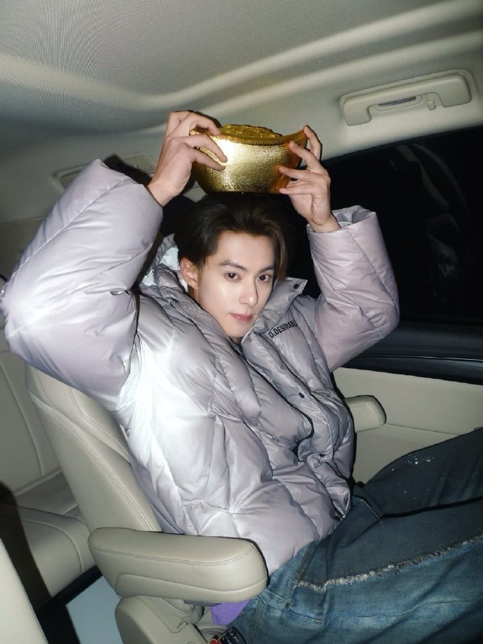 王鹤棣大年初四开工 客栈主理人王鹤棣大年初四开工啦！将门毒后也官宣开机了，事业粉