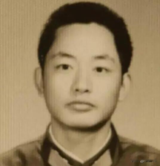 1984年，我军的一名排长在山中巡逻，突然遇到三名解放军战士向他走来，并向他打招