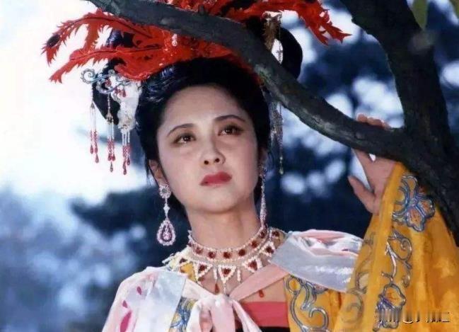 四大美女：
朱琳饰演的女儿国国王
林芳兵饰演的杨玉环
李玲玉饰演的玉兔精
陈红饰