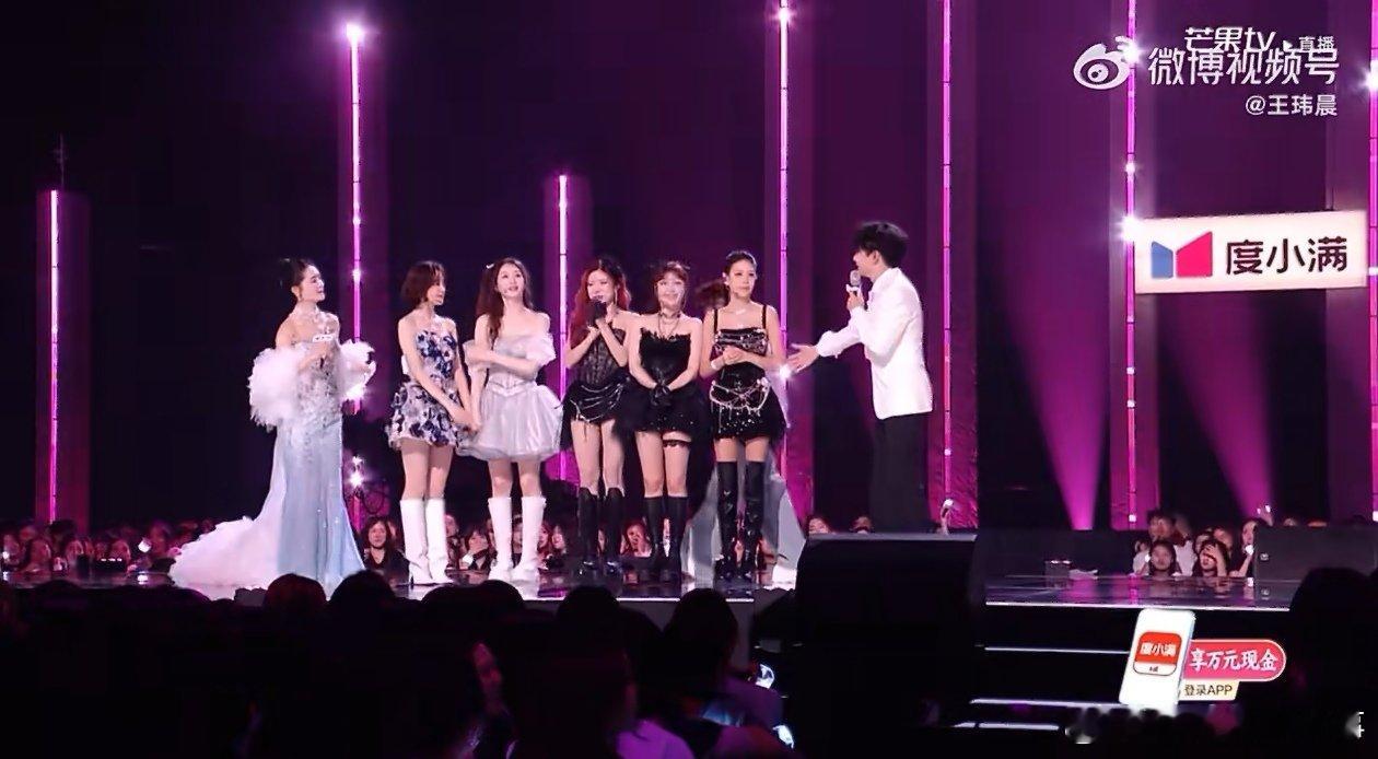 沈月耐心亲爱的客栈 这才是真正的会带娃！沈月不限制宝宝的活力，全程跟跑保证安全，