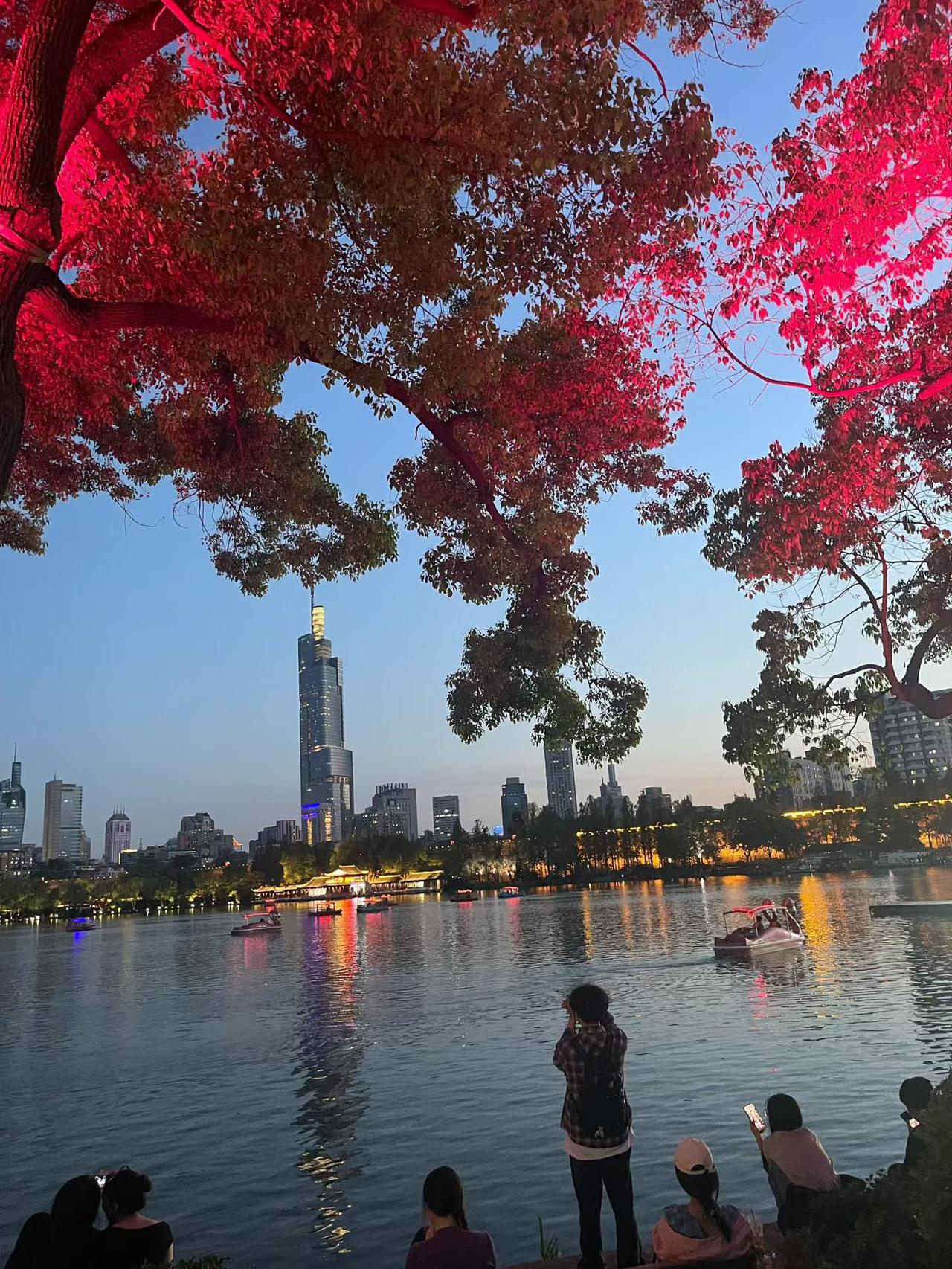 想得太多，纠结太多，乃是一切不开心的根源。
许多烦恼与焦虑皆是自己凭空臆想出来的