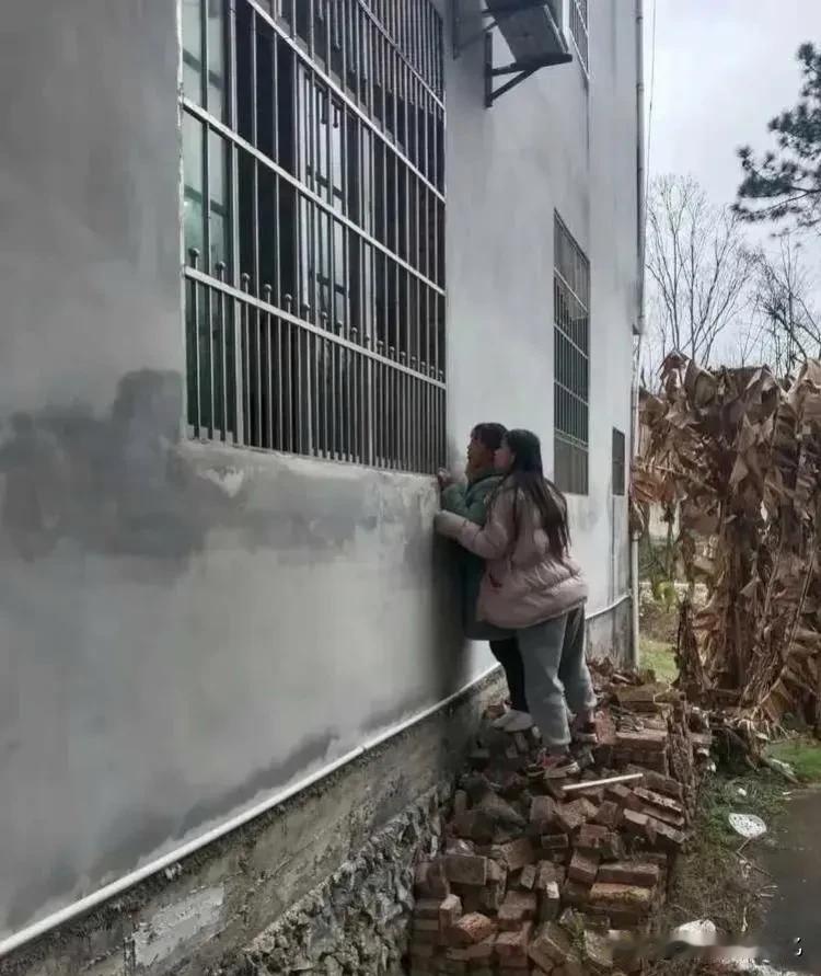 悄悄地来到你的窗外
