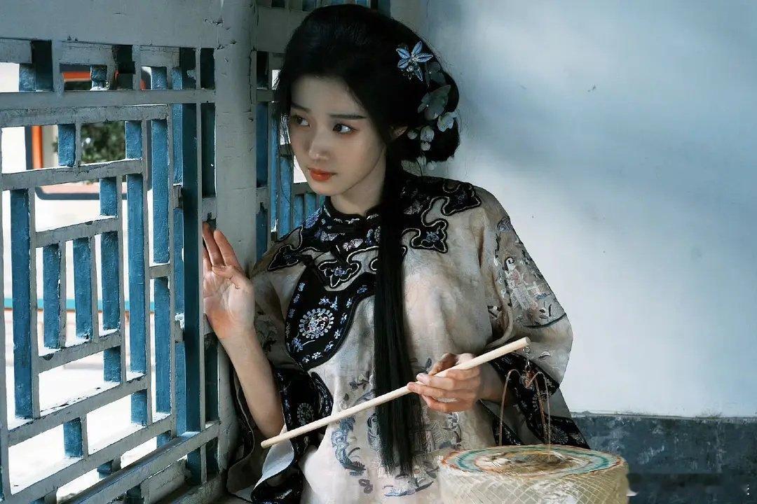 卢昱晓这确实是挺美的，但是天选林黛玉就有点吹的过分了吧？ ​​​