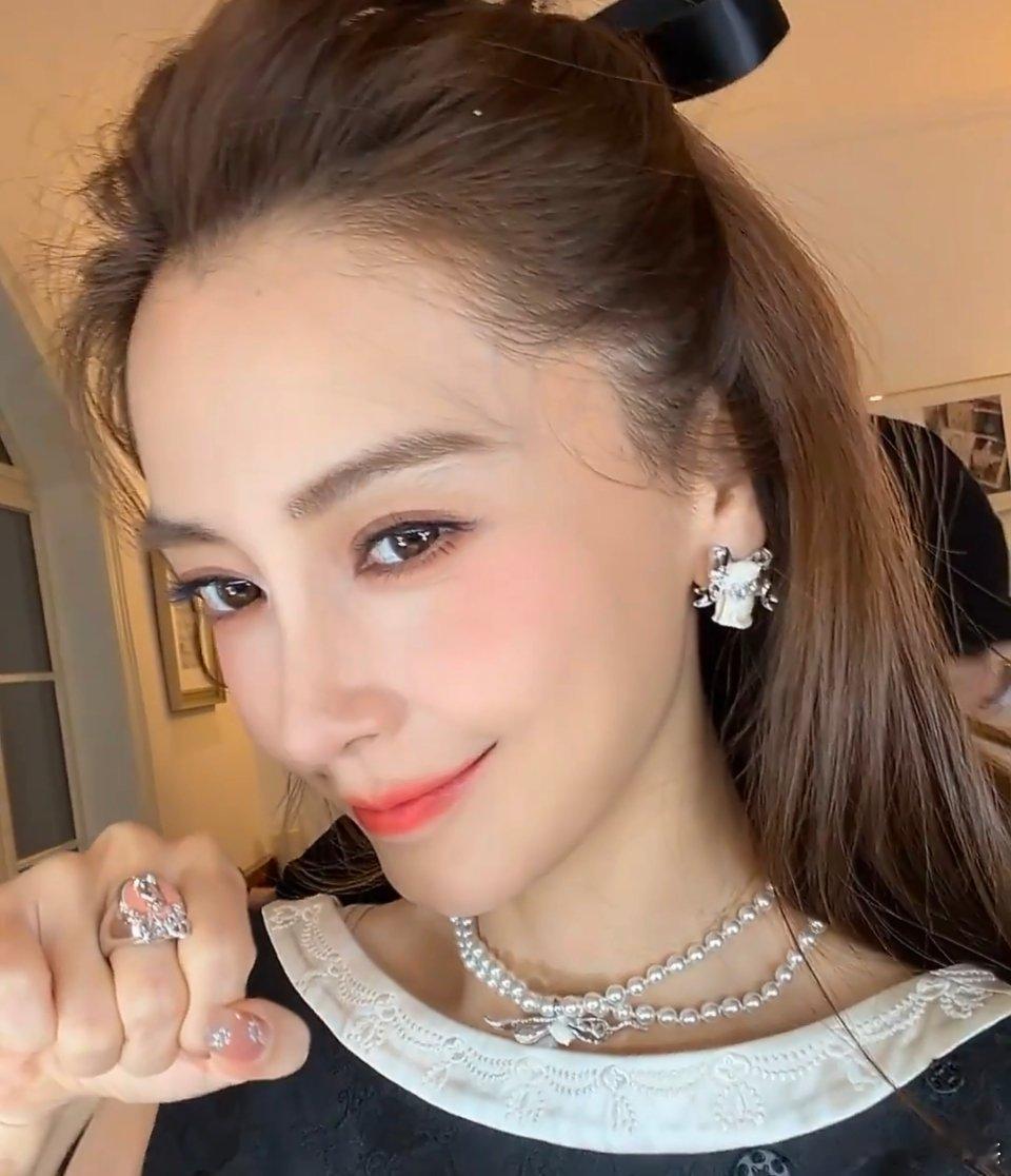 angelababy |Angelababy内娱顶级脸蛋回归 本周目标：30w还