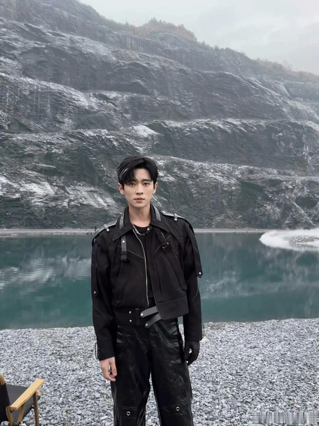 “愿你如星璀璨，如风自由”生日快乐我的大明星！继续在热爱里闪闪发光吧~分析一组我