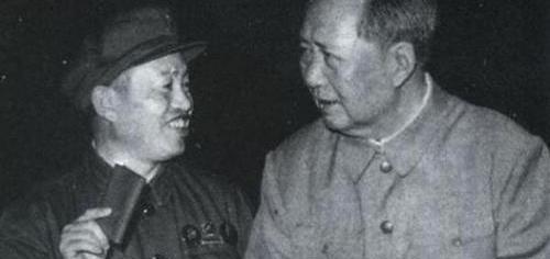 1973年，毛主席一声令下，八大军区司令员对调，当大会人员念到许世友的名字时，他