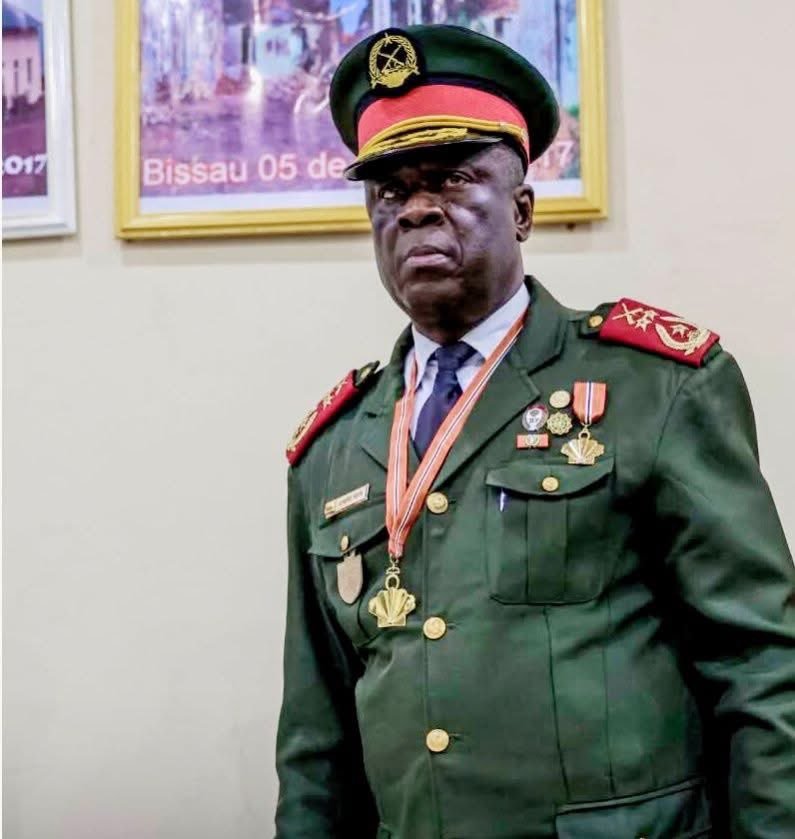 🇬🇼❗几内亚比绍人民革命武装力量陆军少将 霍尔塔·恩塔姆  被任命为临时总统