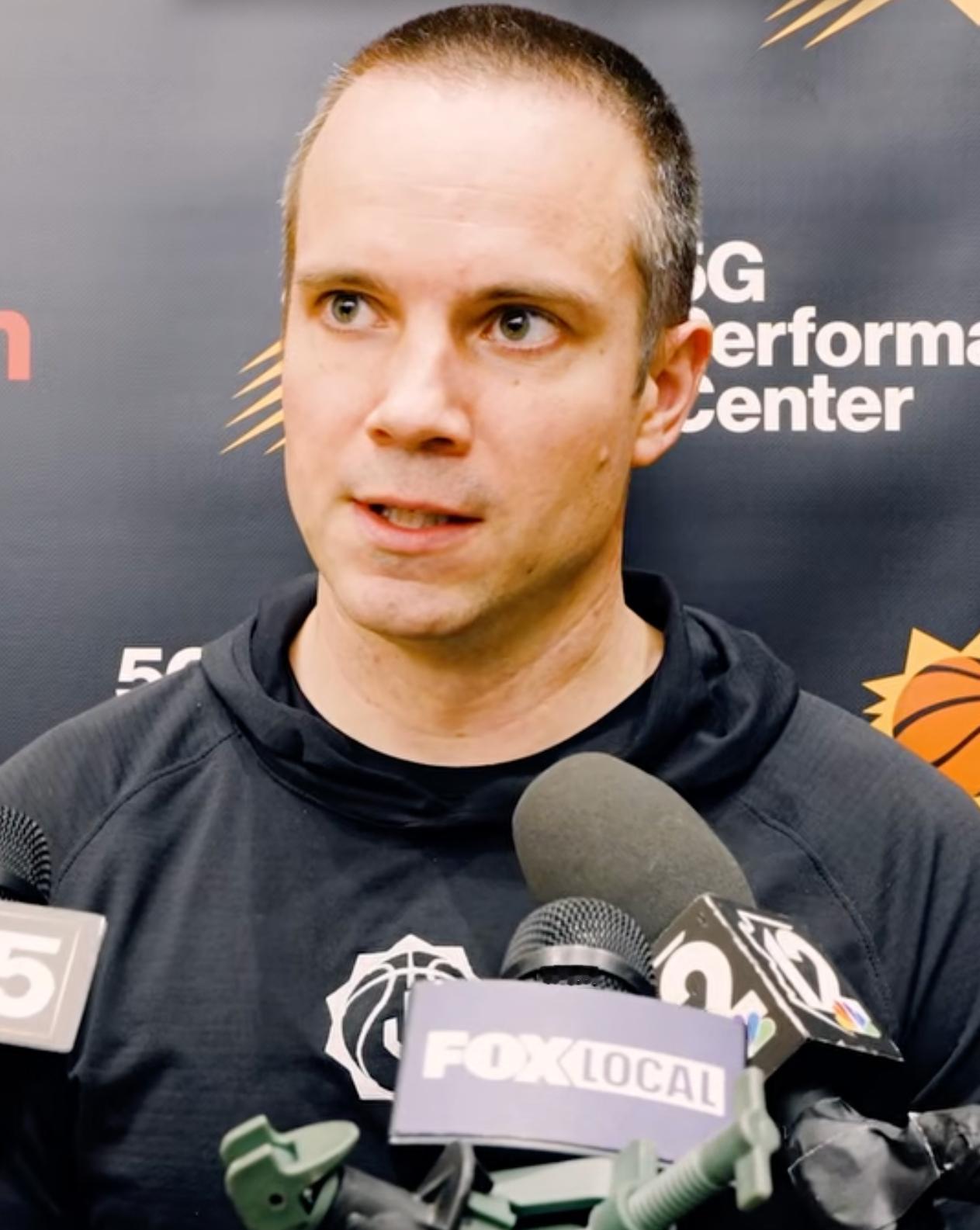 🎙️勇士vs太阳 赛前，奥特谈进攻选择：“之前的比赛三分出手次数较少，投了太多