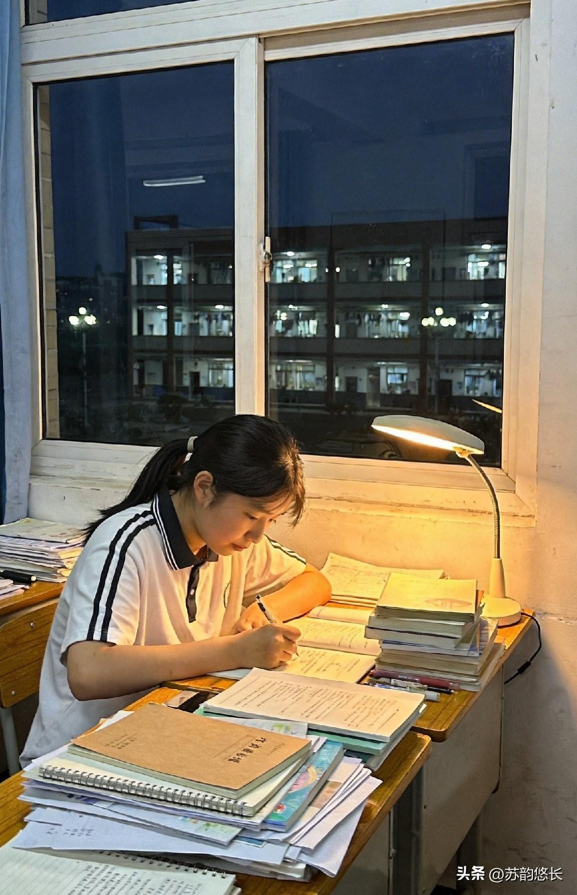 上了高中你才会发现：
如果我们把目标定在400分，只要稍微听听课就能达到，有的人