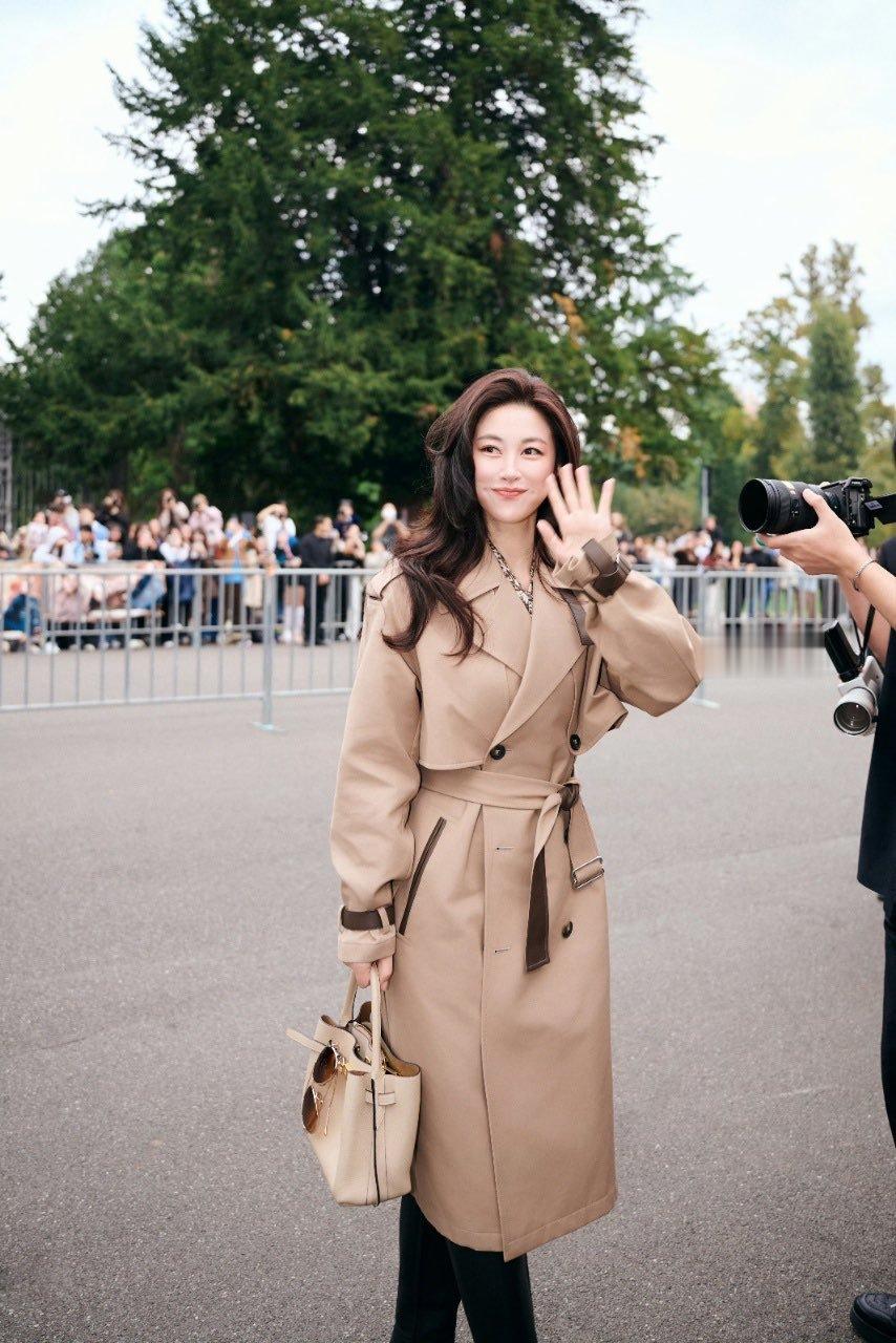 朱珠becky互关ins朱珠becky一张美脸后是更美的一张我宣布这是米兰时装周