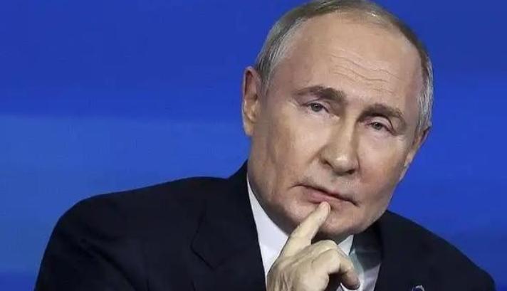 美国记者提问普京，如果中国大陆要解放台湾，俄罗斯会不会掺和一把？普京干脆利落的几