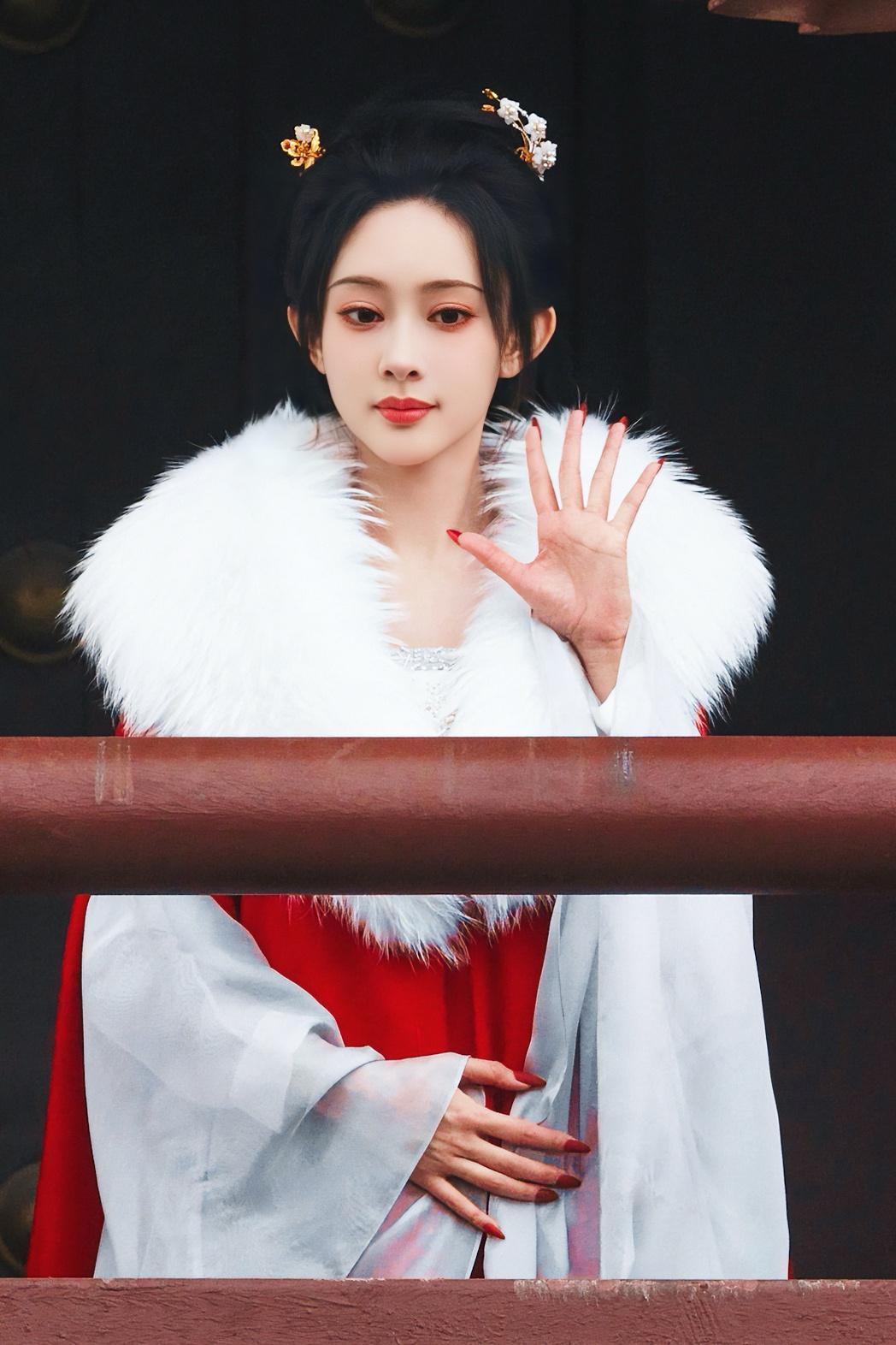 摇摇公主新衣服～～～孟子义 《尚公主》暮晚摇☽ 红衣+毛领 