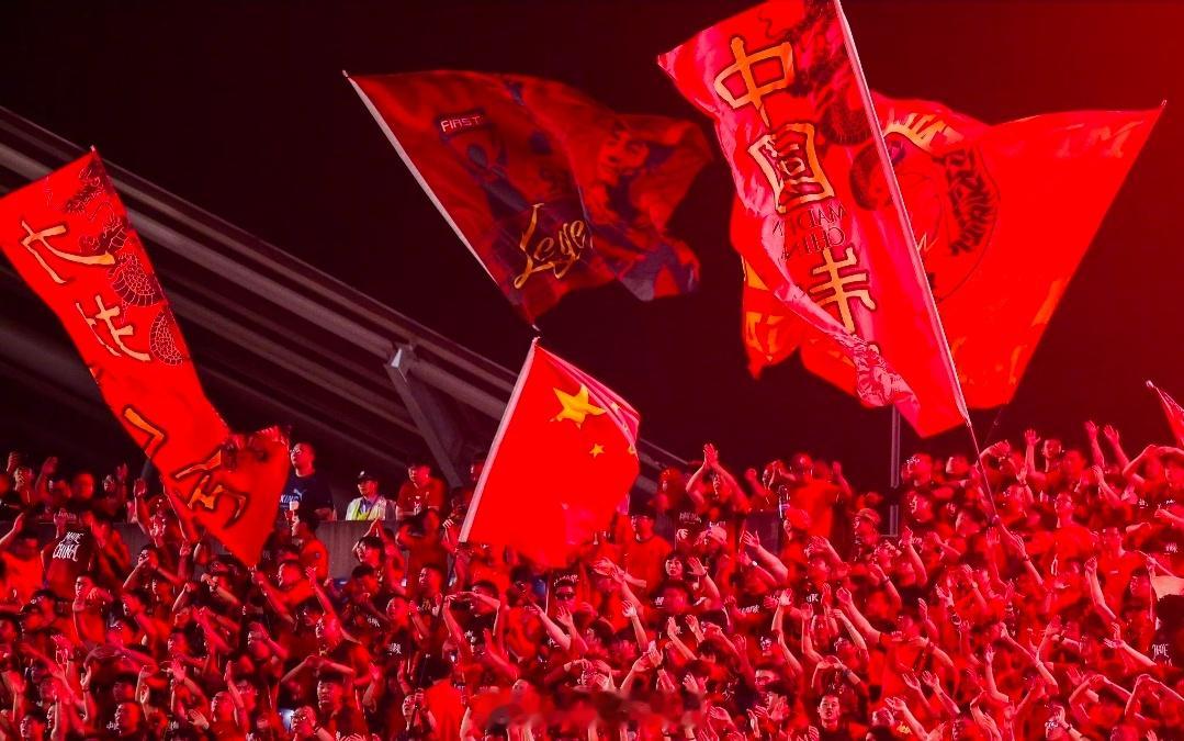 国足vs泰国换上武磊意义是什么？ 那脚吊门连我们打吴越杯的球员水准都不如；拜合拉