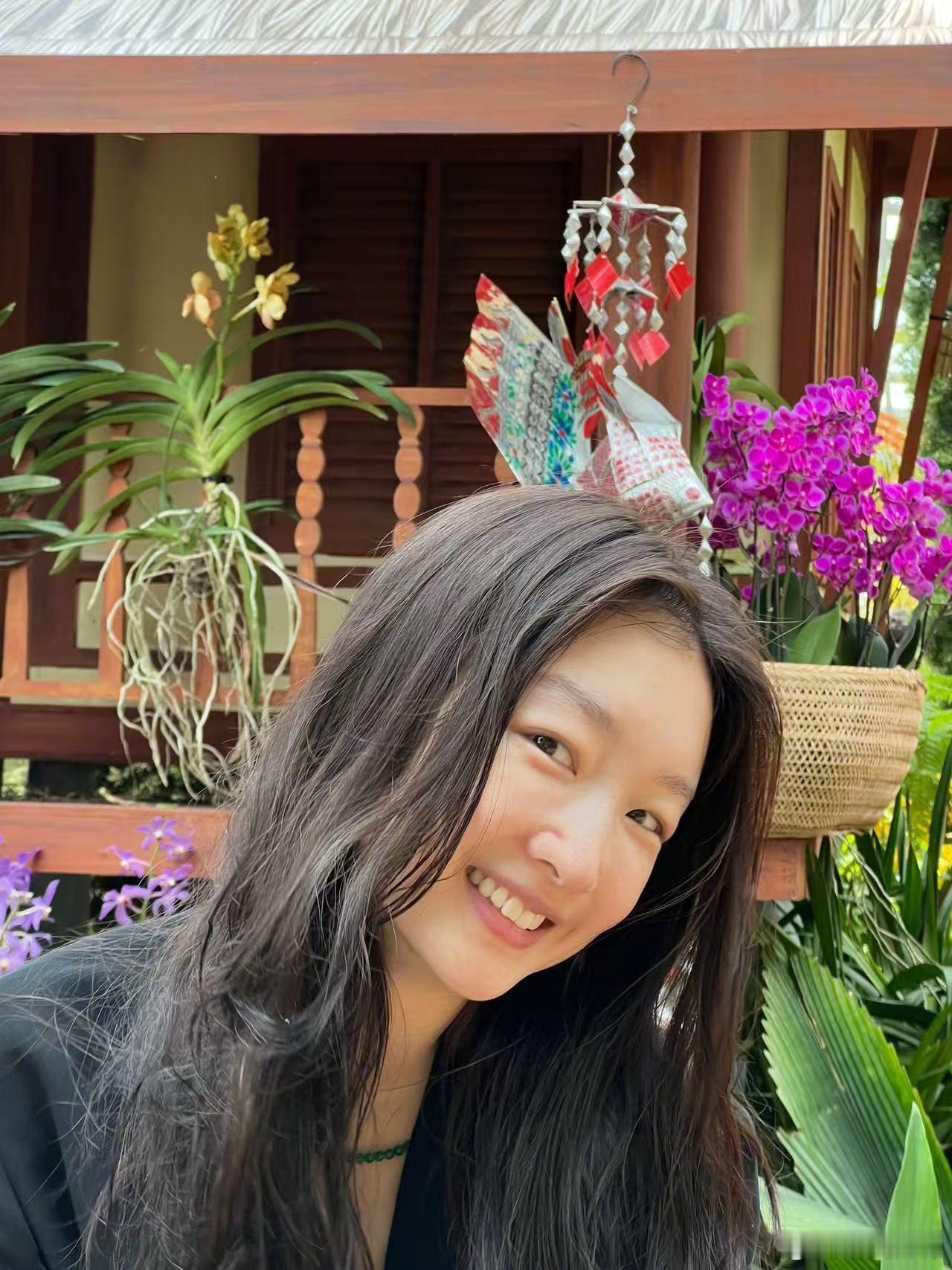 周冬雨[超话]邓为吓周冬雨花少第一期你怎么看花儿与少年 周冬雨被夸得直笑，邓为这