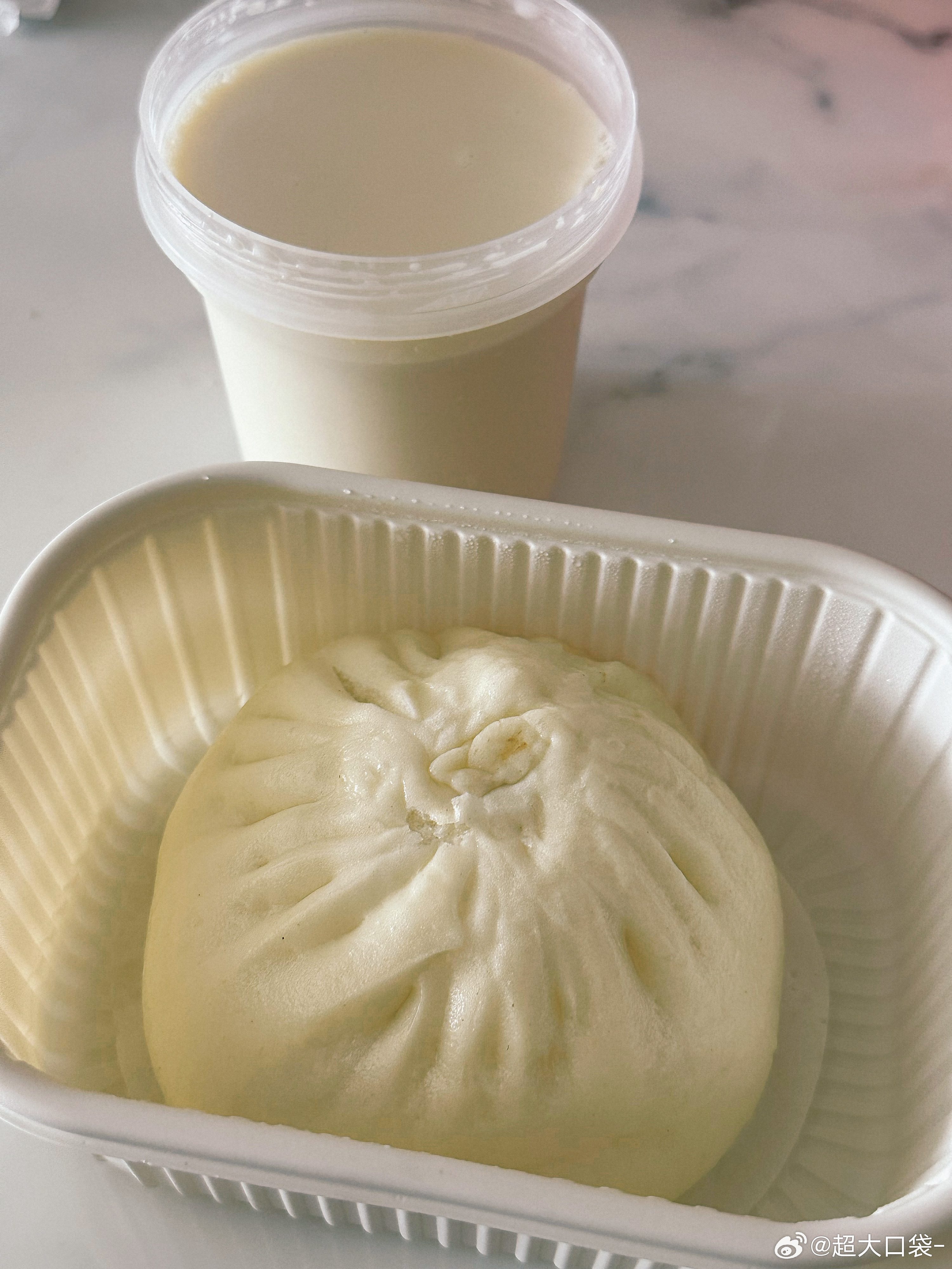 好好吃饭 我的早餐：一个超级大包➕一杯豆浆