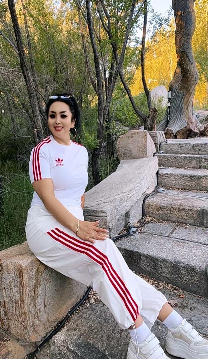 主打松弛感的户外穿搭 户外运动ootd 享受大自然的穿搭 主打松弛感的户外穿搭 
