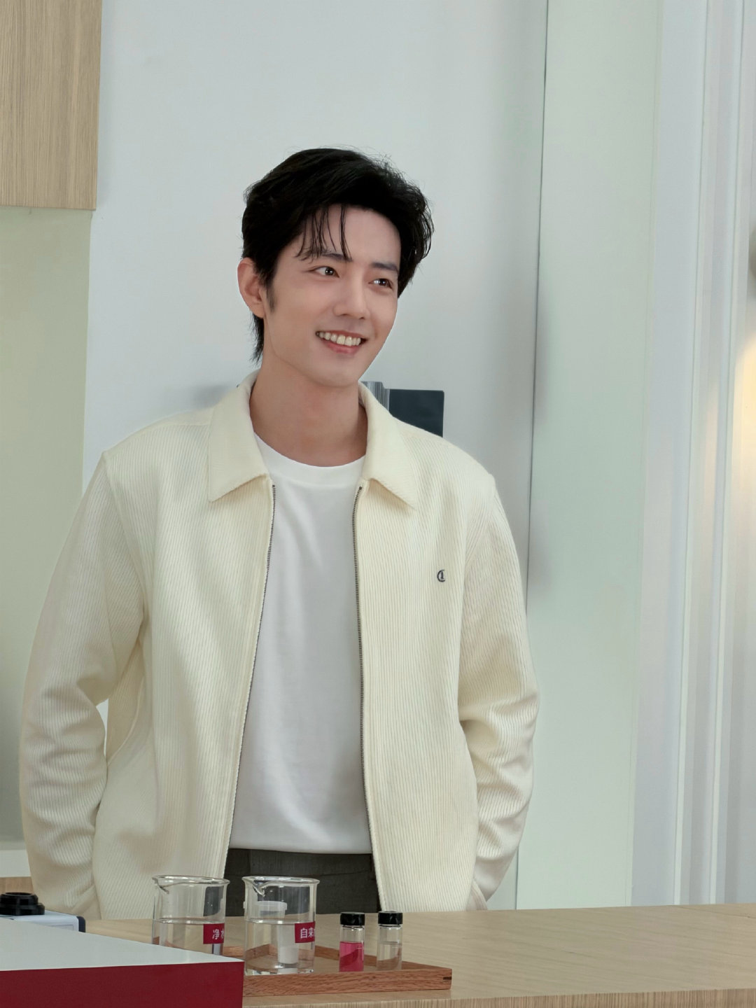 肖战现在完全就是儒雅老钱风 