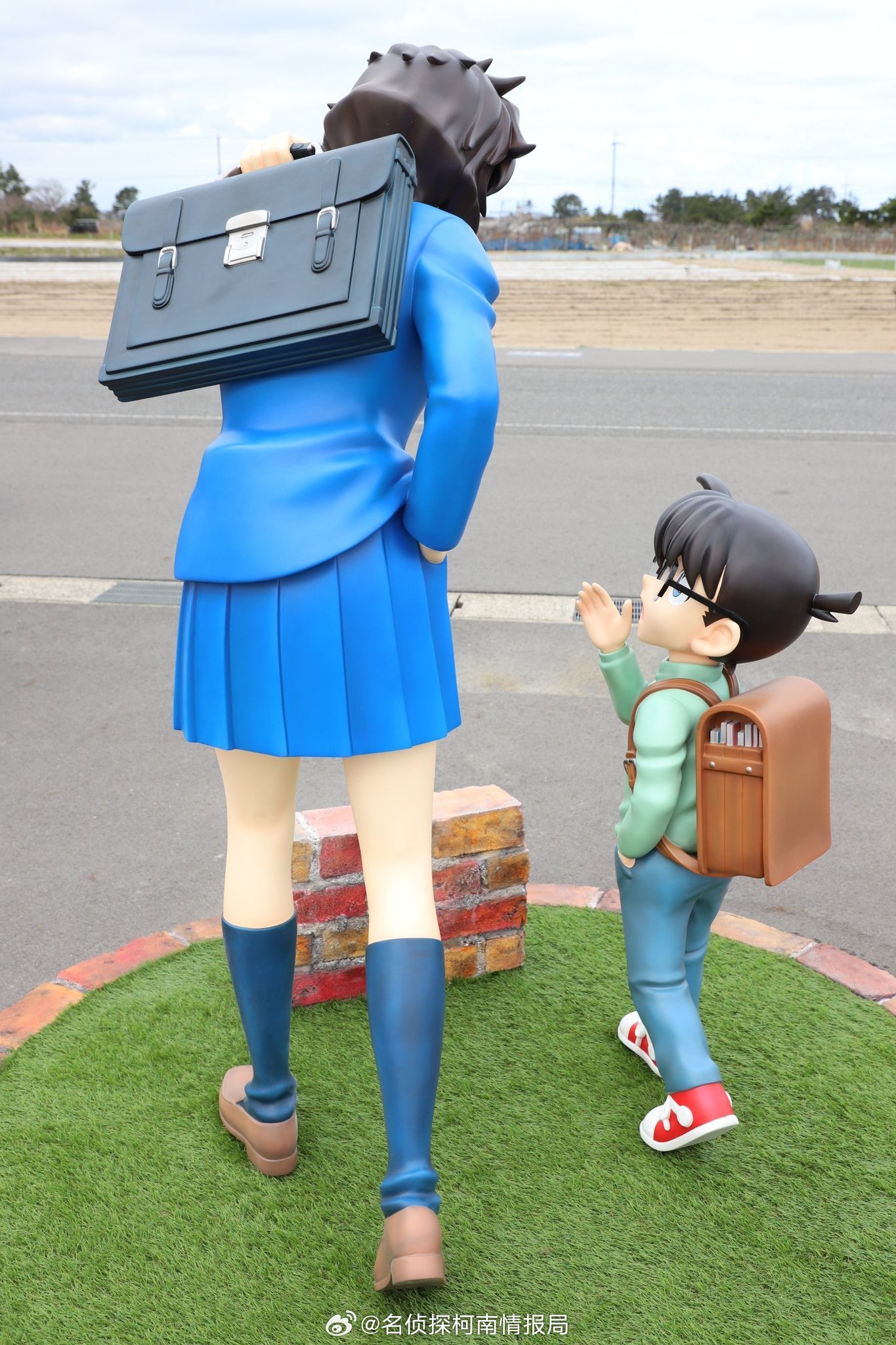 青山刚昌博物馆《名侦探柯南》新角色雕像的揭幕仪式！这次新增了彩色版「江户川柯南&