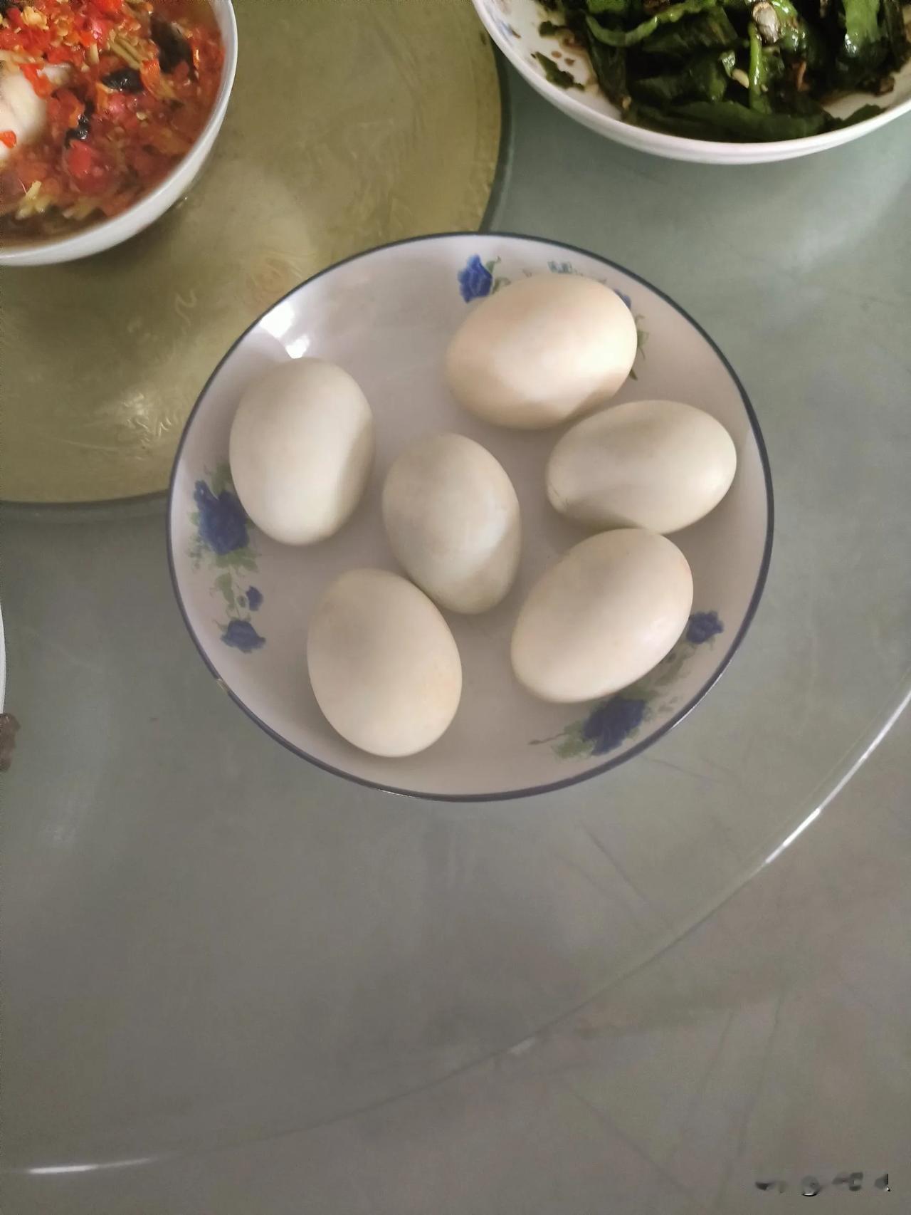 全中国是不是端午节都吃咸鸭蛋！！
端午风俗是不是全国统一
咸鸭蛋，绿豆糕，粽子，