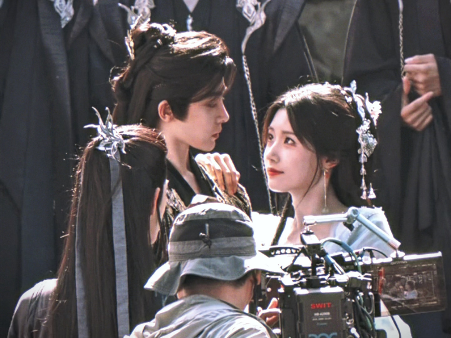 我父就这样一直抱着我母聊戏嗯嗯 ​​​