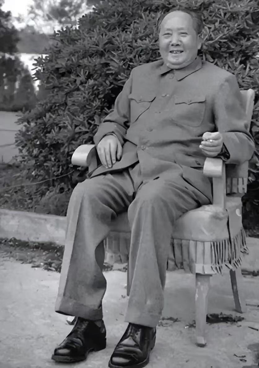 从古至今，守住政权都是一道大难题，而伟人早已给出了直击本质的答案。

曾有人向毛